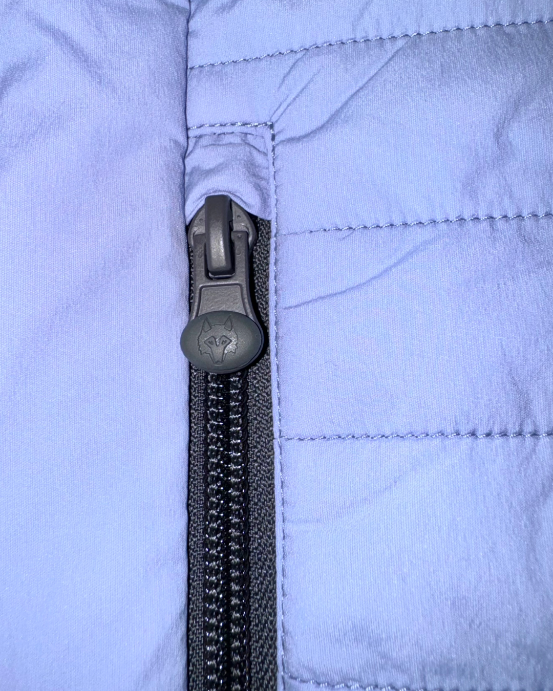 Greyson Men’s Yukon Ultralight Hybrid Golf Vest close up of zipper brand logo detail