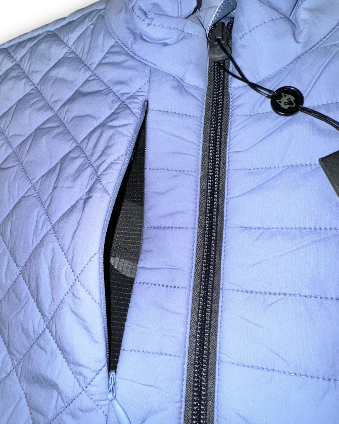 Greyson Men’s Yukon Ultralight Hybrid Golf Vest close up of zippered front pocket on chest
